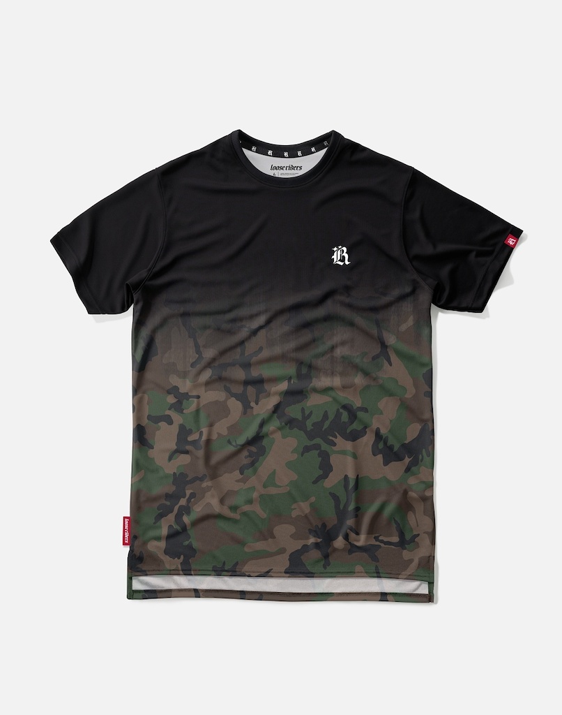 Ess. DIPPED camo