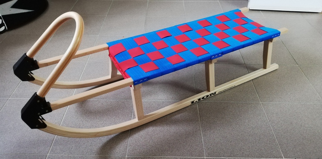 Dřevěné sáňky Lion Lavina 125